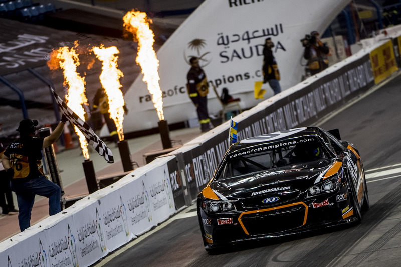 Joel Eriksson del Equipo de Suecia conduciendo el Whelen NASCAR