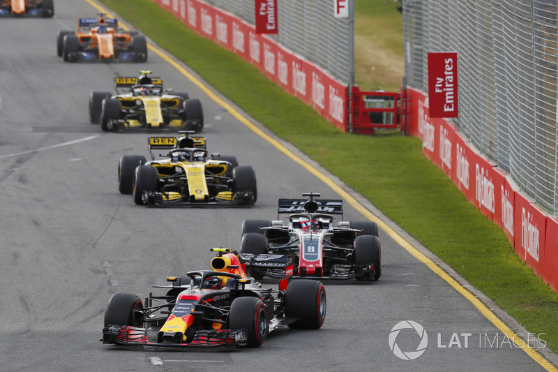 Max Verstappen, Red Bull Racing RB14 Tag Heuer, devant Romain Grosjean, Haas F1 Team VF-18 Ferrari