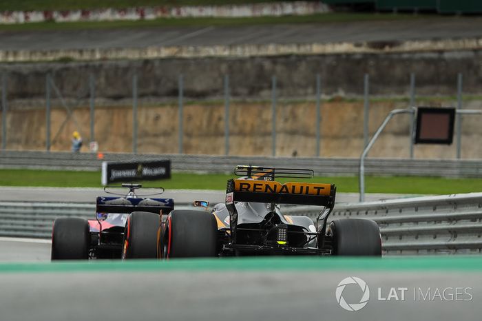 Carlos Sainz Jr., Renault Sport F1 Team RS17 Y Brendon Hartley, Scuderia Toro Rosso STR12