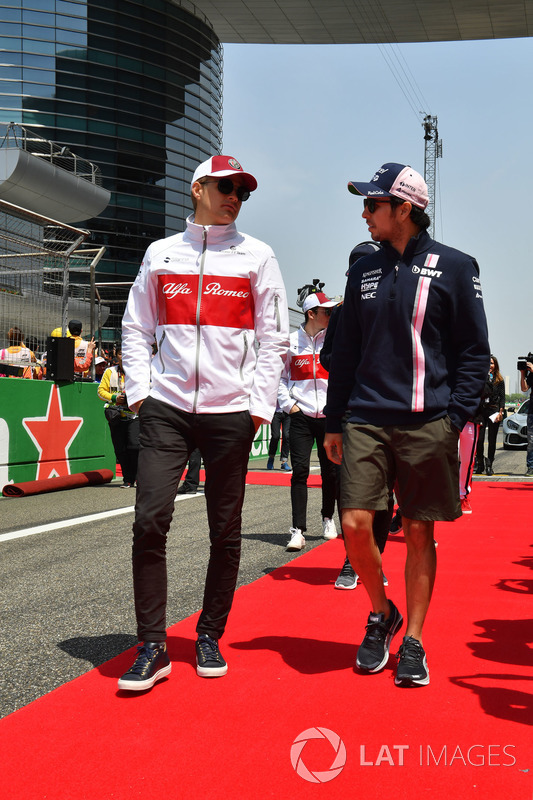 Marcus Ericsson, Sauber and Sergio Perez, Force India on the drivers parade