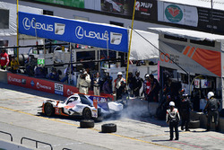 #54 CORE autosport ORECA LMP2, P: Jon Bennett, Colin Braun pit stop