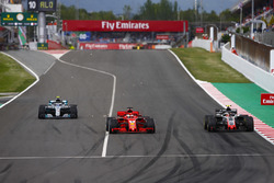 Kevin Magnussen, Haas F1 Team VF-18, Sebastian Vettel, Ferrari SF71H and Valtteri Bottas, Mercedes AMG F1 W09