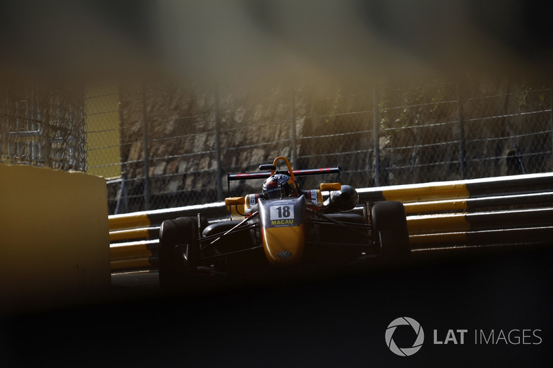 Daniel Ticktum dans les rues de Macao