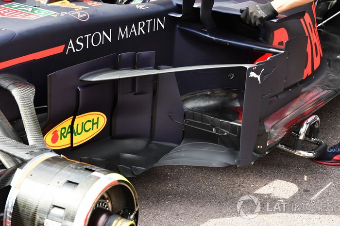 Red Bull Racing RB14 barcaza