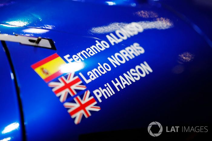 Los nombres de Fernando Alonso, Lando Norris y Phil Hanson en el coche de United Autosports sportscar