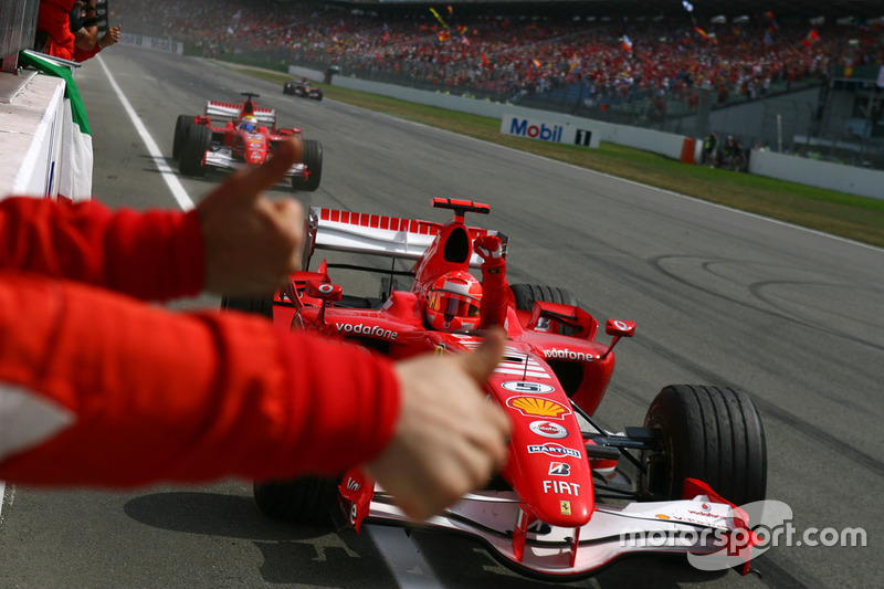 Ganador de la carreraMichael Schumacher, Ferrari, segundo Felipe Massa, Ferrari