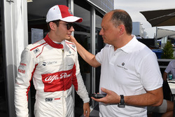 Charles Leclerc, Sauber fête son résultat avec Frédéric Vasseur, Team Principal Sauber