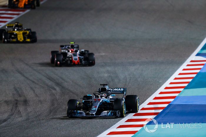 Lewis Hamilton, Mercedes AMG F1 W09, Kevin Magnussen, Haas F1 Team VF-18 Ferrari y Nico Hulkenberg, Renault Sport F1 Team R.S. 18