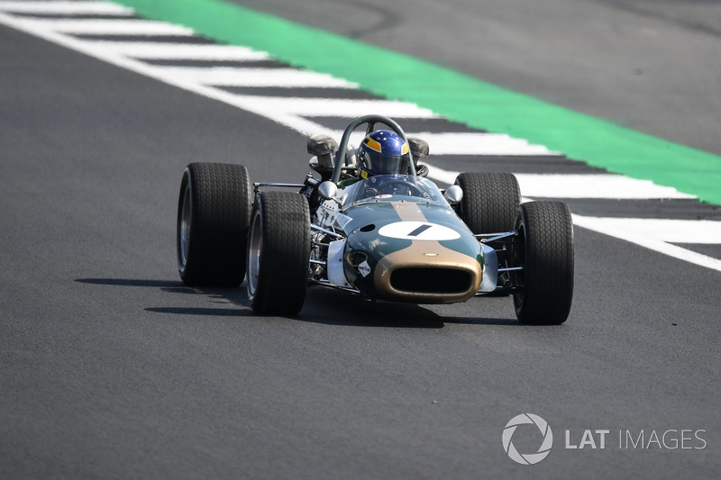 Lotus Ford 49 на параді до 70-річчя Сільверстоуна