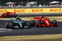 Valtteri Bottas, Mercedes AMG F1 W09, Sebastian Vettel, Ferrari SF71H