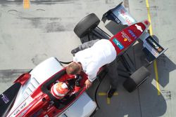 Томаш Ронай за рулем гоночного автомобиля команды Gender Racing Team