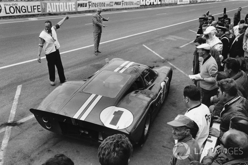 #1 Ford GT40 Mk4: A.J. Foyt, Dan Gurney