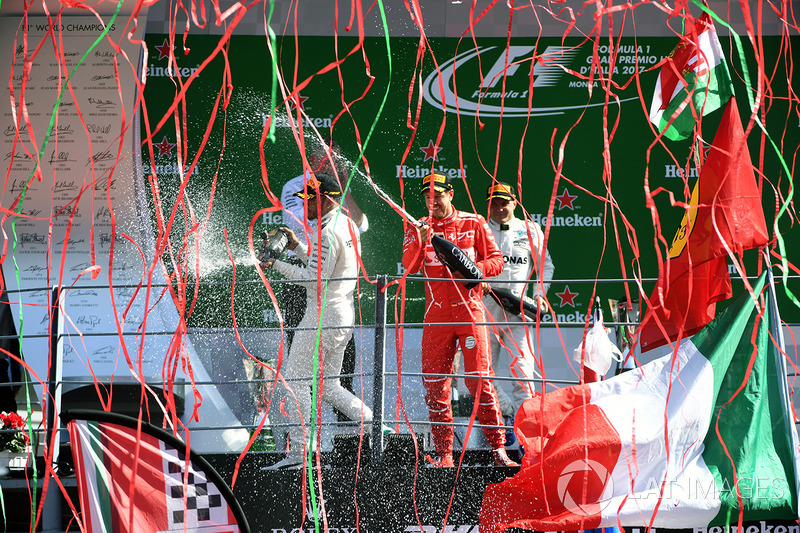 Podium: race winner Lewis Hamilton, Mercedes AMG F1, second place Valtteri Bottas, Mercedes AMG F1,