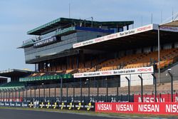 El Le Mans, meta, recta y tribunas