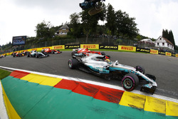 Lewis Hamilton, Mercedes AMG F1 W08, Sebastian Vettel, Ferrari SF70H, Valtteri Bottas, Mercedes AMG