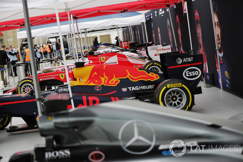 A line-up of Formula 1 cars in Trafalgar Square ahead of the London F1 street demonstration. L-R: A 