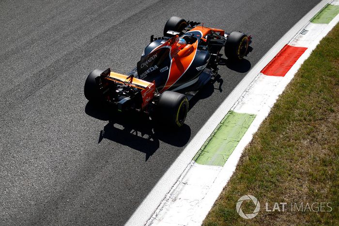  Fernando Alonso, McLaren MCL32 