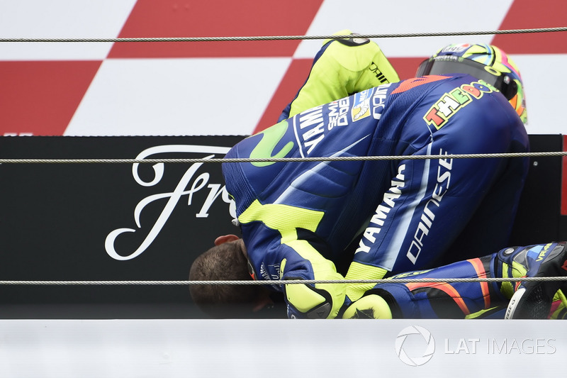Podio: il vincitore della gara Valentino Rossi, Yamaha Factory Racing