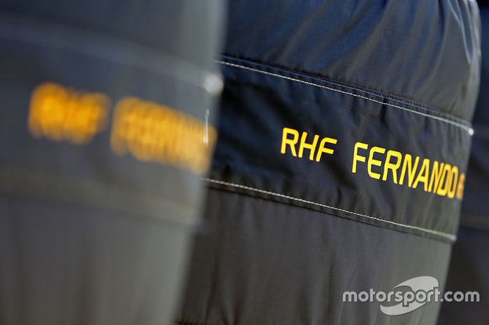 Neumáticos para Fernando Alonso, McLaren