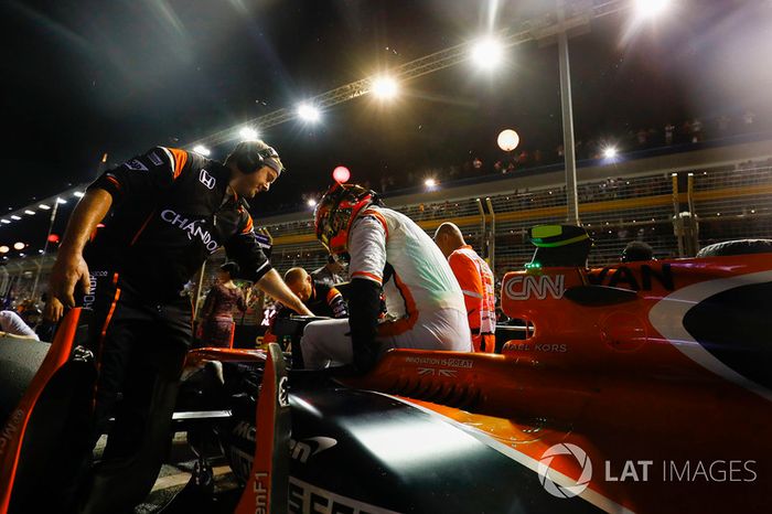 Stoffel Vandoorne entra en el McLaren MCL32