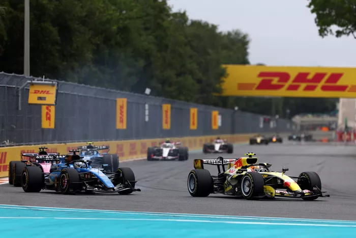 Alexander Albon, Williams, Pierre Gasly, Alpine, Liam Lawson, Racing Bulls