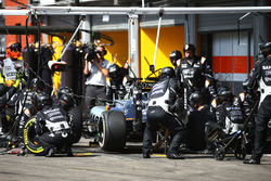 Nico Hulkenberg, Sahara Force India F1 VJM09 makes a pit stop