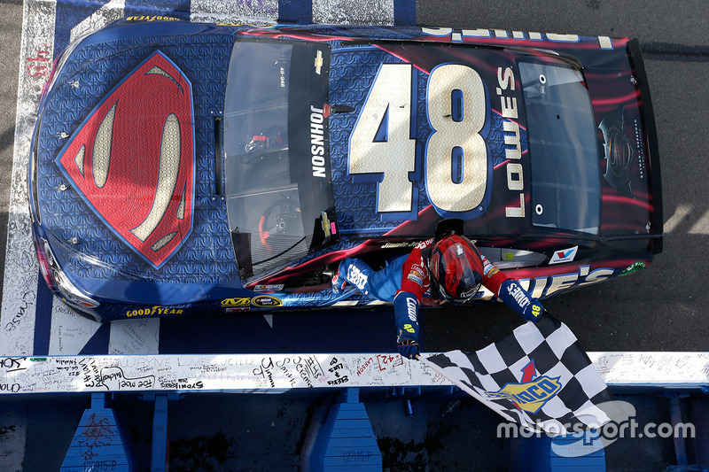 4. Jimmie Johnson, Hendrick Motorsports Chevrolet ganador de la carrera