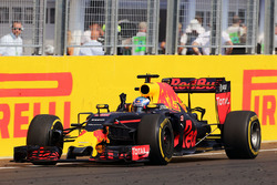 Daniel Ricciardo, Red Bull Racing RB12 celebra su tercer puesto en el final de la carrera