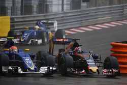 Felipe Nasr, Sauber F1 Team C35 and Daniil Kvyat, Scuderia Toro Rosso STR11