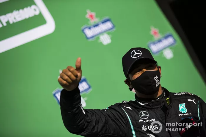 Ganador de la pole position Lewis Hamilton, Mercedes-AMG F1