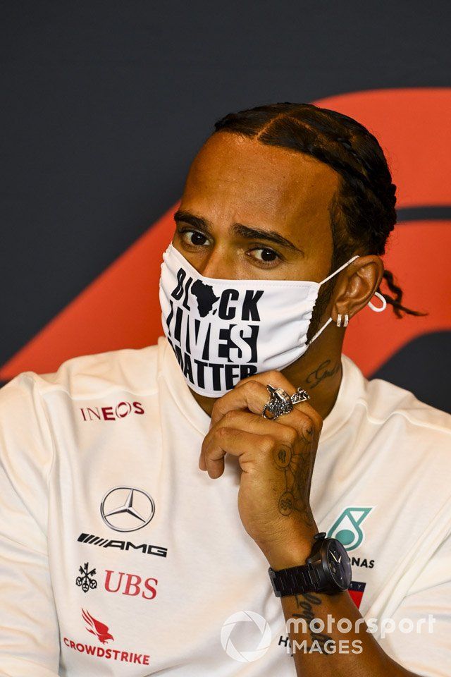 Lewis Hamilton, Mercedes-AMG F1 en la conferencia de prensa