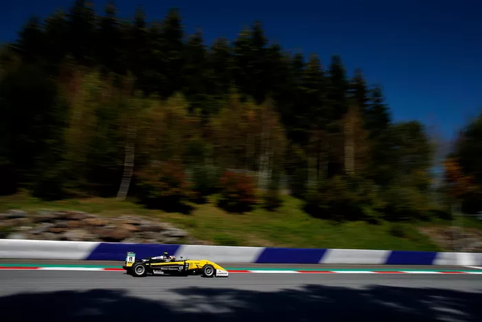 Sacha Fenestraz, Carlin Dallara F317 - Volkswagen