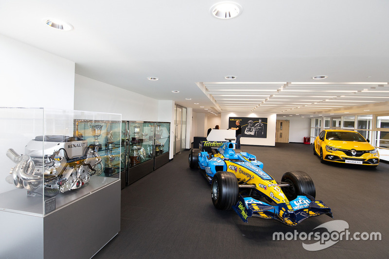 Sala de exhibición Renault R24