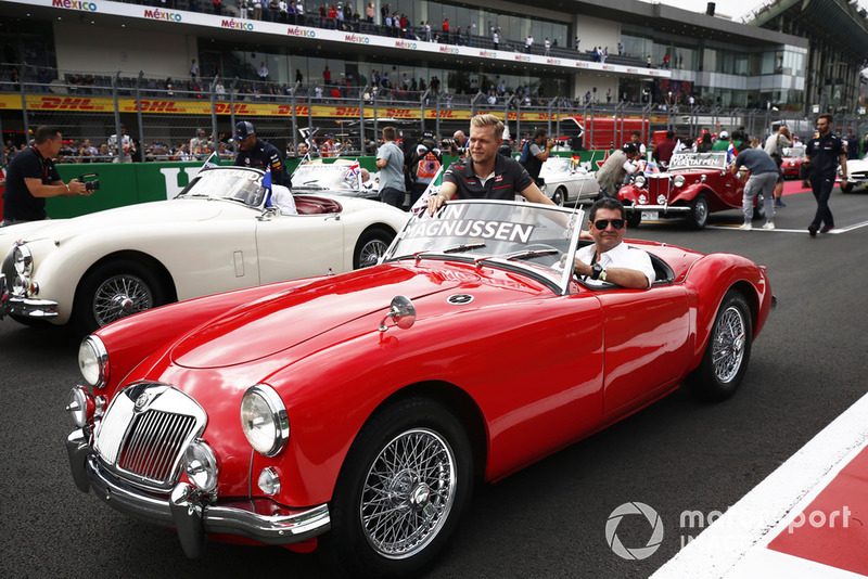 Kevin Magnussen, Haas F1 Team, lors de la parade des pilotes