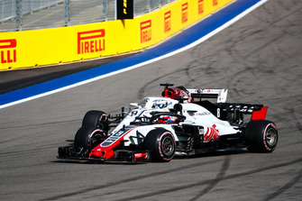 Romain Grosjean, Haas F1 Team VF-18 ve Marcus Ericsson, Sauber C37