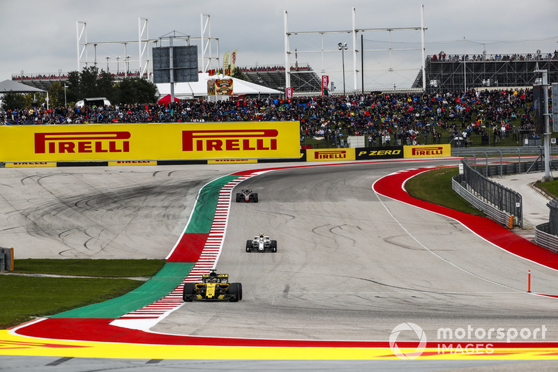 Nico Hulkenberg, Renault Sport F1 Team R.S. 18, precede Charles Leclerc, Sauber C37, e Kevin Magnussen, Haas F1 Team VF-18