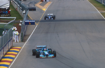 Michael Schumacher, Benetton B194 voor Damon Hill, Williams FW16B