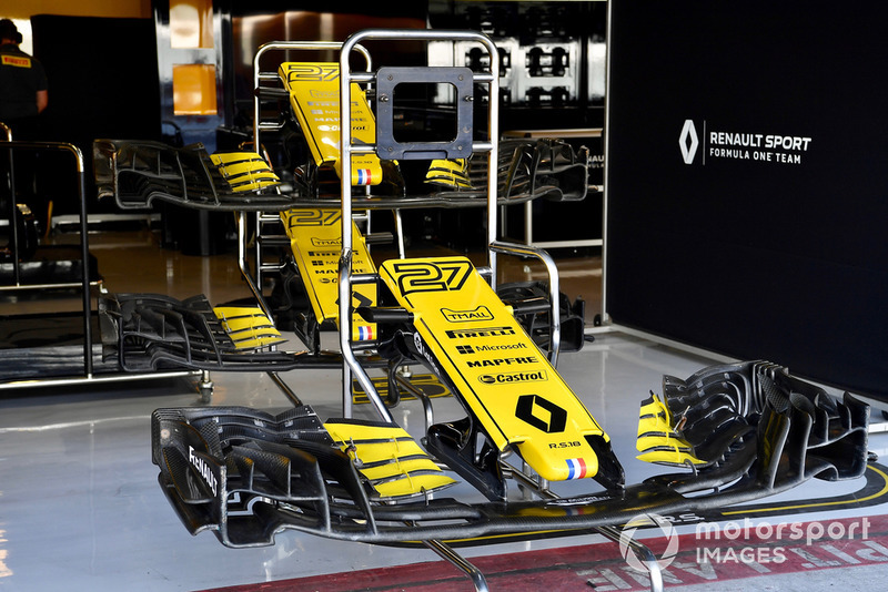 Des nez et ailerons avant de la Renault Sport F1 Team R.S. 18