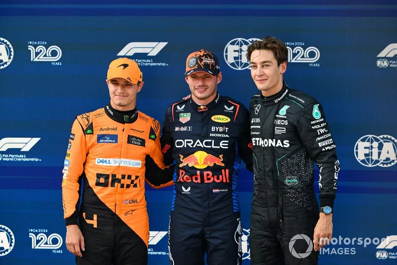 Les trois premiers qualifiés Lando Norris, McLaren F1 Team, Max Verstappen, Red Bull Racing, George Russell, Mercedes-AMG F1 Team.