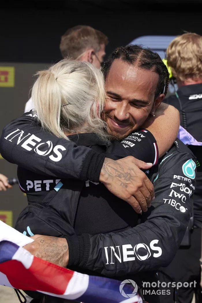 Lewis Hamilton, Mercedes, con Angela Cullen