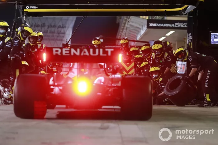 Daniel Ricciardo, Renault F1 Team R.S.20, pit stop