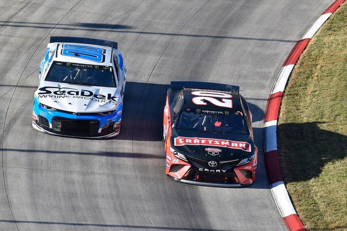 Erik Jones, Joe Gibbs Racing, Toyota Camry Craftsman, Landon Cassill, StarCom Racing, Chevrolet Camaro Sea Deck/Units