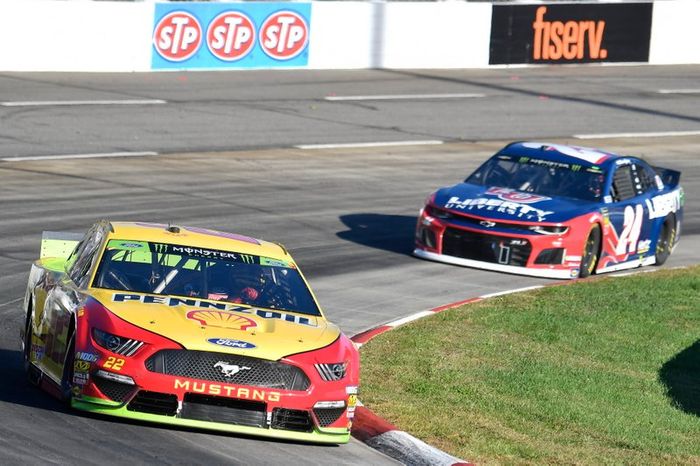 Joey Logano, Team Penske, Ford Mustang Shell Pennzoil, William Byron, Hendrick Motorsports, Chevrolet Camaro Liberty University