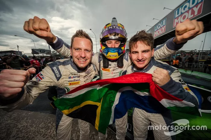 Il vincitore #7 Bentley Team M-Sport Bentley Continental GT3: Jules Gounon, Maxime Soulet, Jordan Pepper