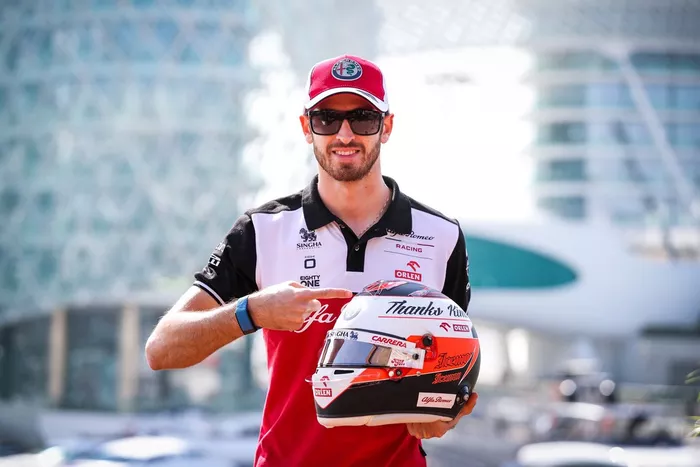 El casco de Antonio Giovinazzi para el GP de Abu Dhabi, un homenaje a Kimi Raikkonen, Alfa Romeo Racing