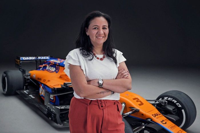 Rabab Tantawy, diseñadora de la decoración del McLaren MCL35M para Abu Dhabi