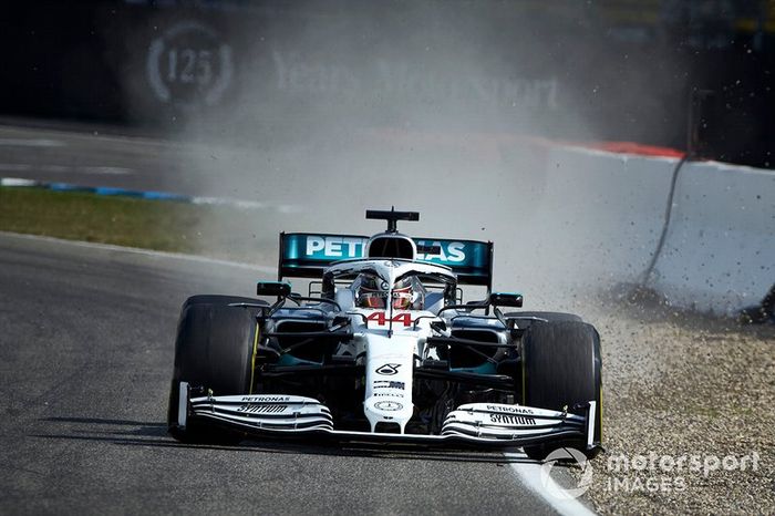 Lewis Hamilton, Mercedes AMG F1 W10, se va largo
