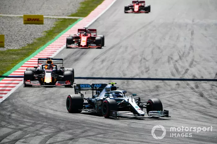 Valtteri Bottas, Mercedes AMG W10, Max Verstappen, Red Bull Racing RB15, y Sebastian Vettel, Ferrari SF90