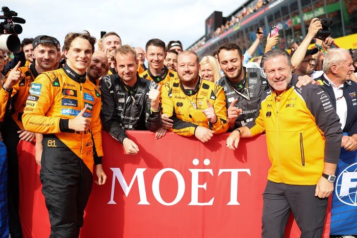 Oscar Piastri, McLaren, Zak Brown, McLaren