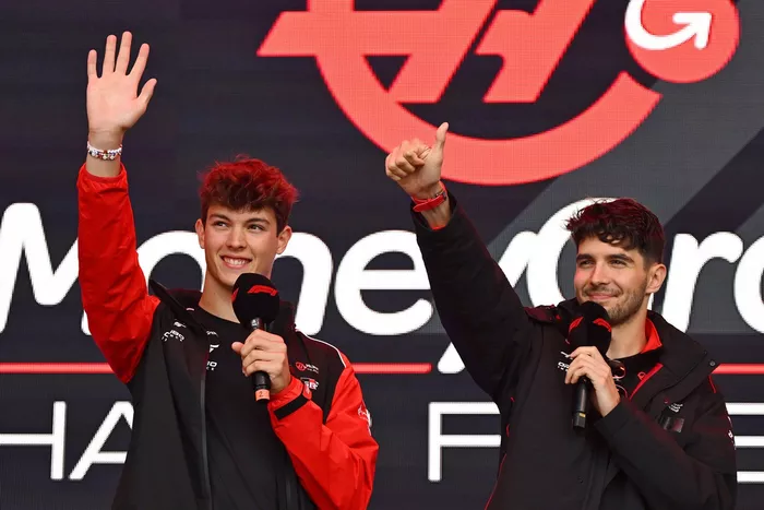 Esteban Ocon, Haas F1 Team, Oliver Bearman, Haas F1 Team